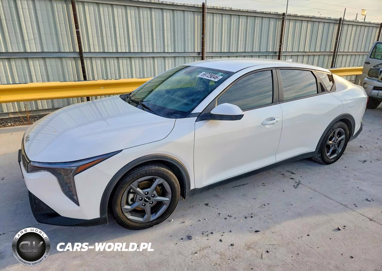 2025 Kia K4 Lxs VIN:3KPFT4DE2SE132864 - 1