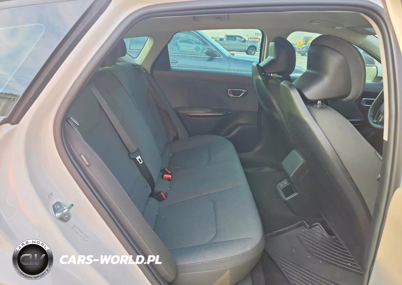 2025 Kia K4 Lxs VIN:3KPFT4DE2SE132864 - 10