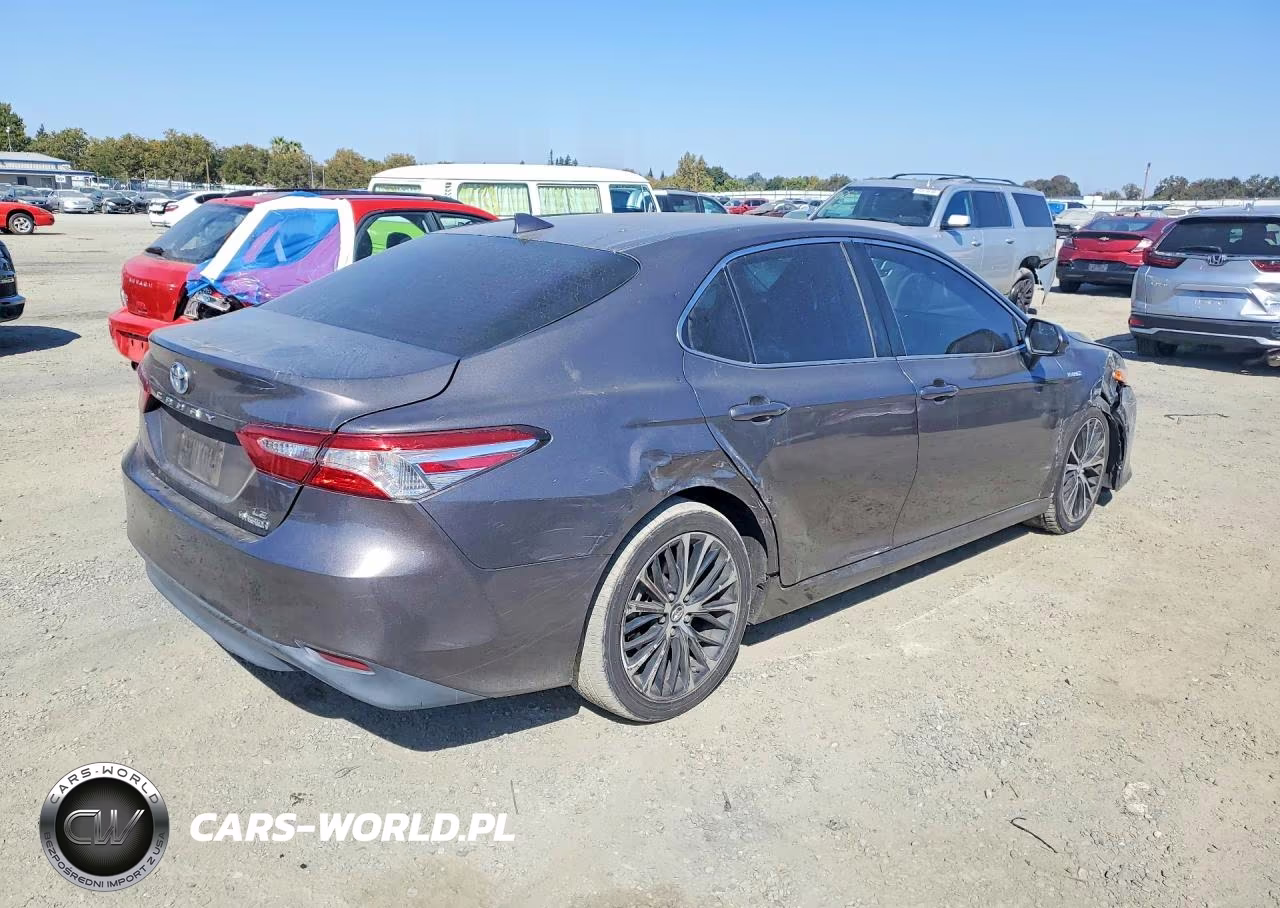2020 Toyota Camry Le VIN:4T1C31AK4LU013840 - 3