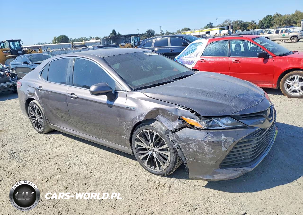 2020 Toyota Camry Le VIN:4T1C31AK4LU013840 - 4