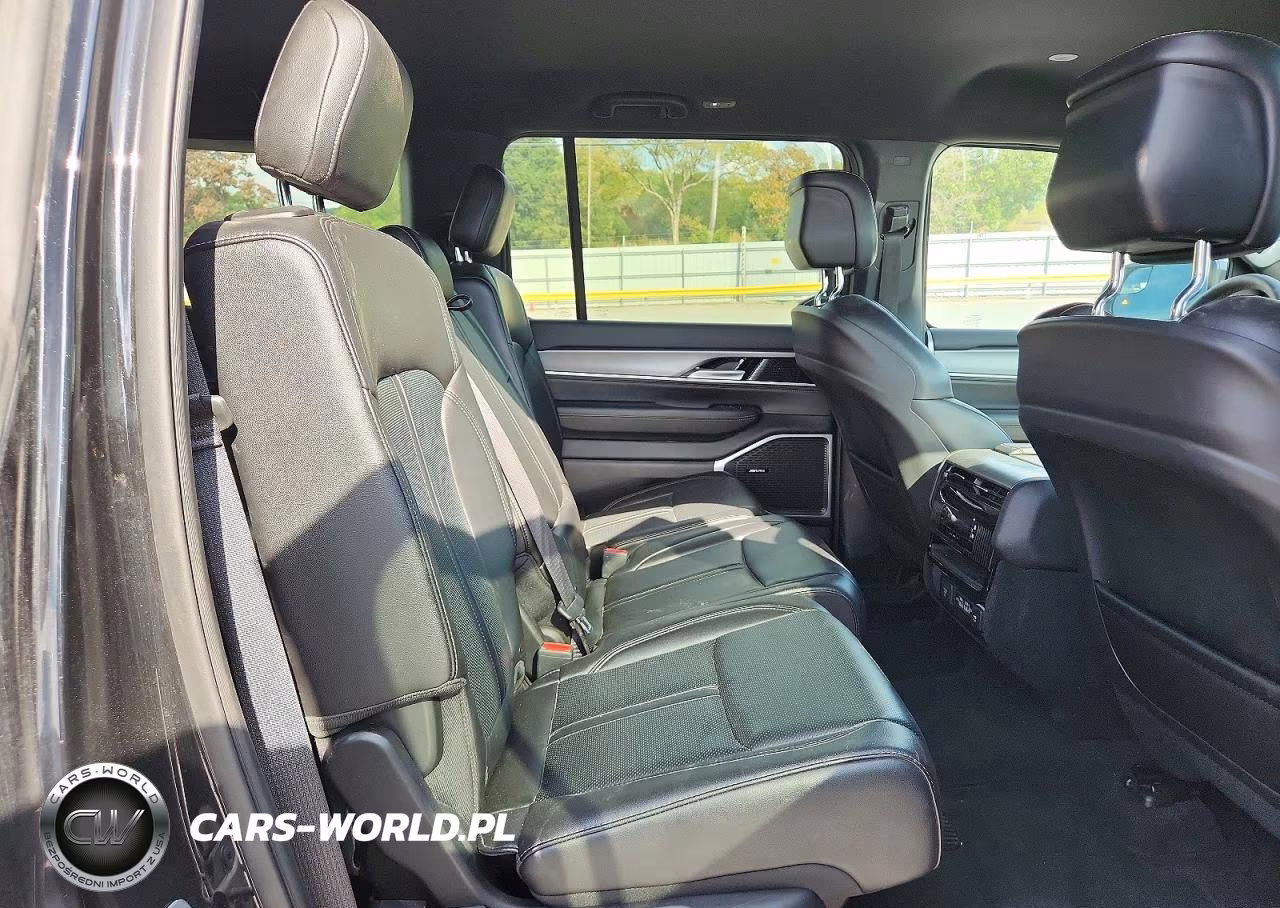 2025 Jeep Wagoneer 4X4 VIN:1C4SJVAP7SS505104 - 11