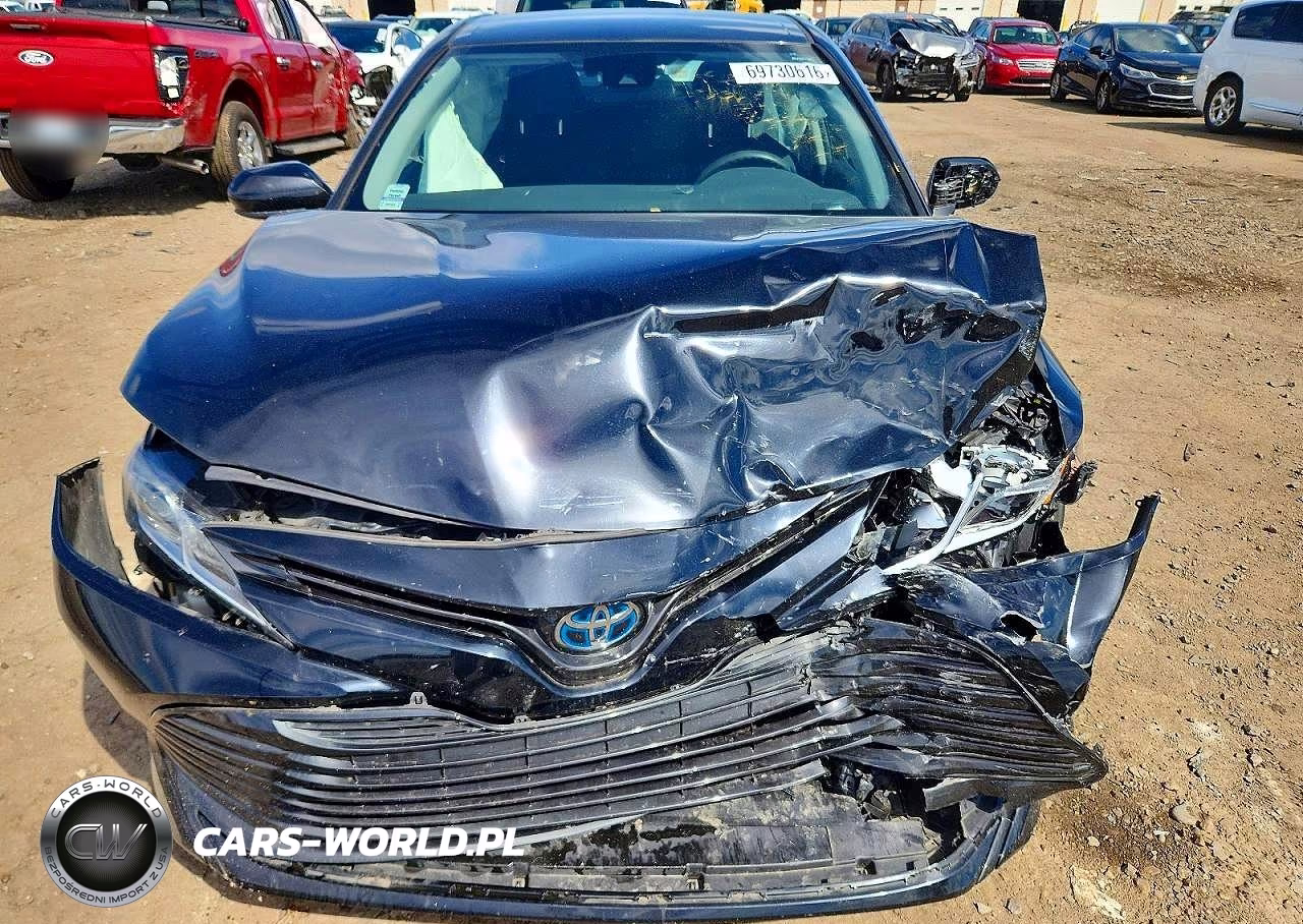 2020 Toyota Camry Le VIN:4T1C31AK1LU542551 - 11