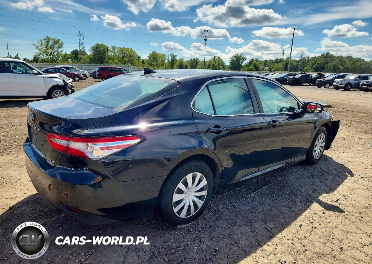 2020 Toyota Camry Le VIN:4T1C31AK1LU542551 - 3