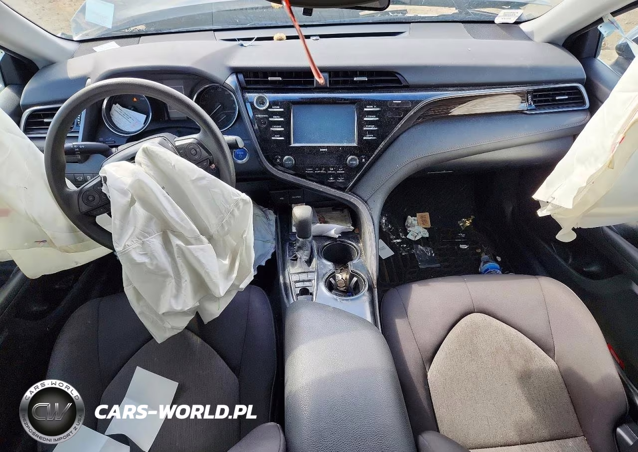 2020 Toyota Camry Le VIN:4T1C31AK1LU542551 - 8