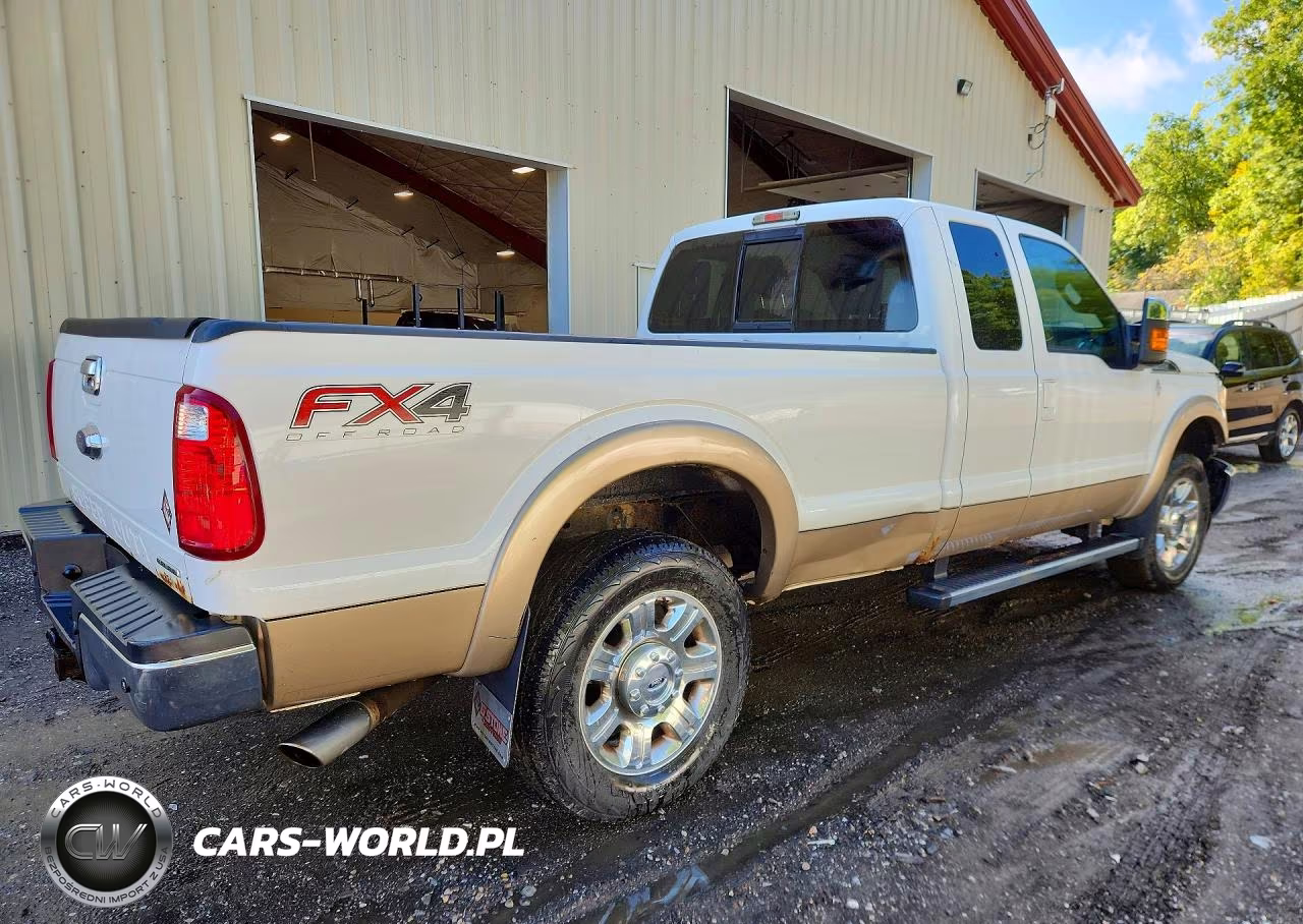 2014 Ford F250 Super Duty VIN:1FT7X2B64EEA52121 - 3