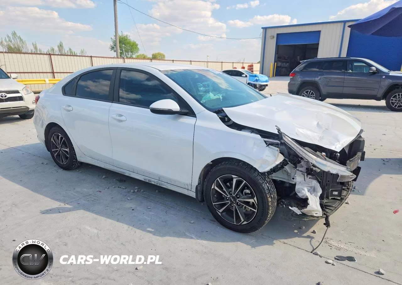 2024 Kia Forte Lxs VIN:3KPF24AD4RE782577 - 4