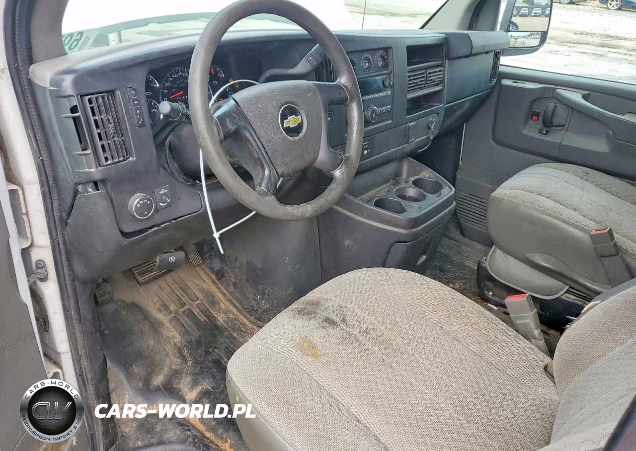 2015 Chevrolet Express G2500 VIN:1GCWGFCF8F1233572 - 8