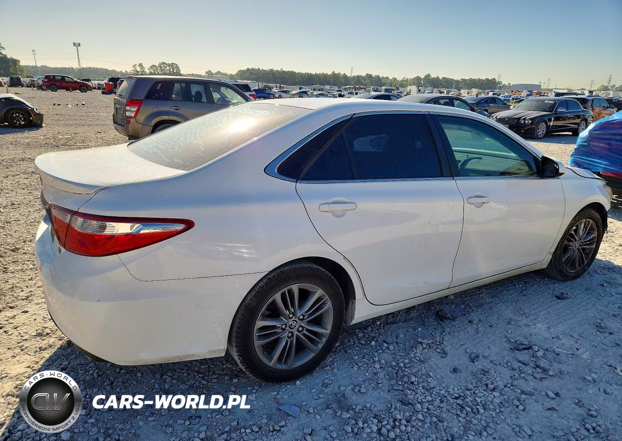 2015 Toyota Camry Se VIN:4T1BF1FK8FU063818 - 3