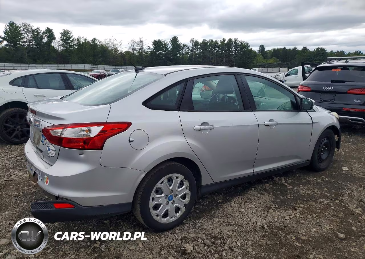 2012 Ford Focus Se VIN:1FAHP3F28CL179812 - 3