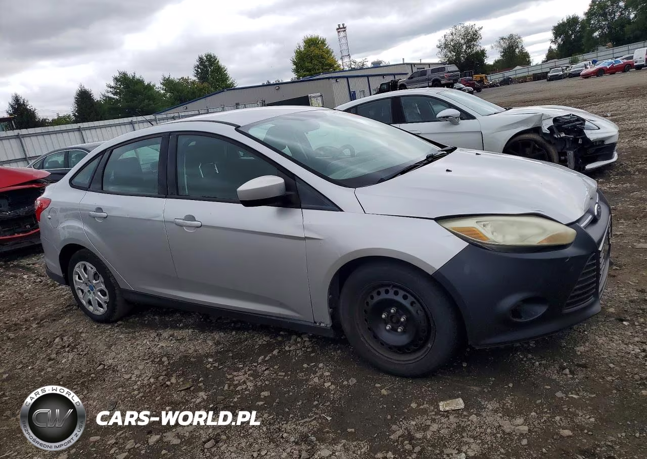2012 Ford Focus Se VIN:1FAHP3F28CL179812 - 4
