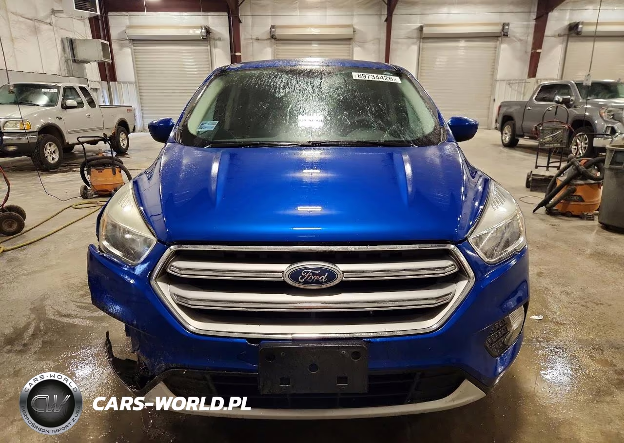 2017 Ford Escape Se VIN:1FMCU9GD8HUC66896 - 5