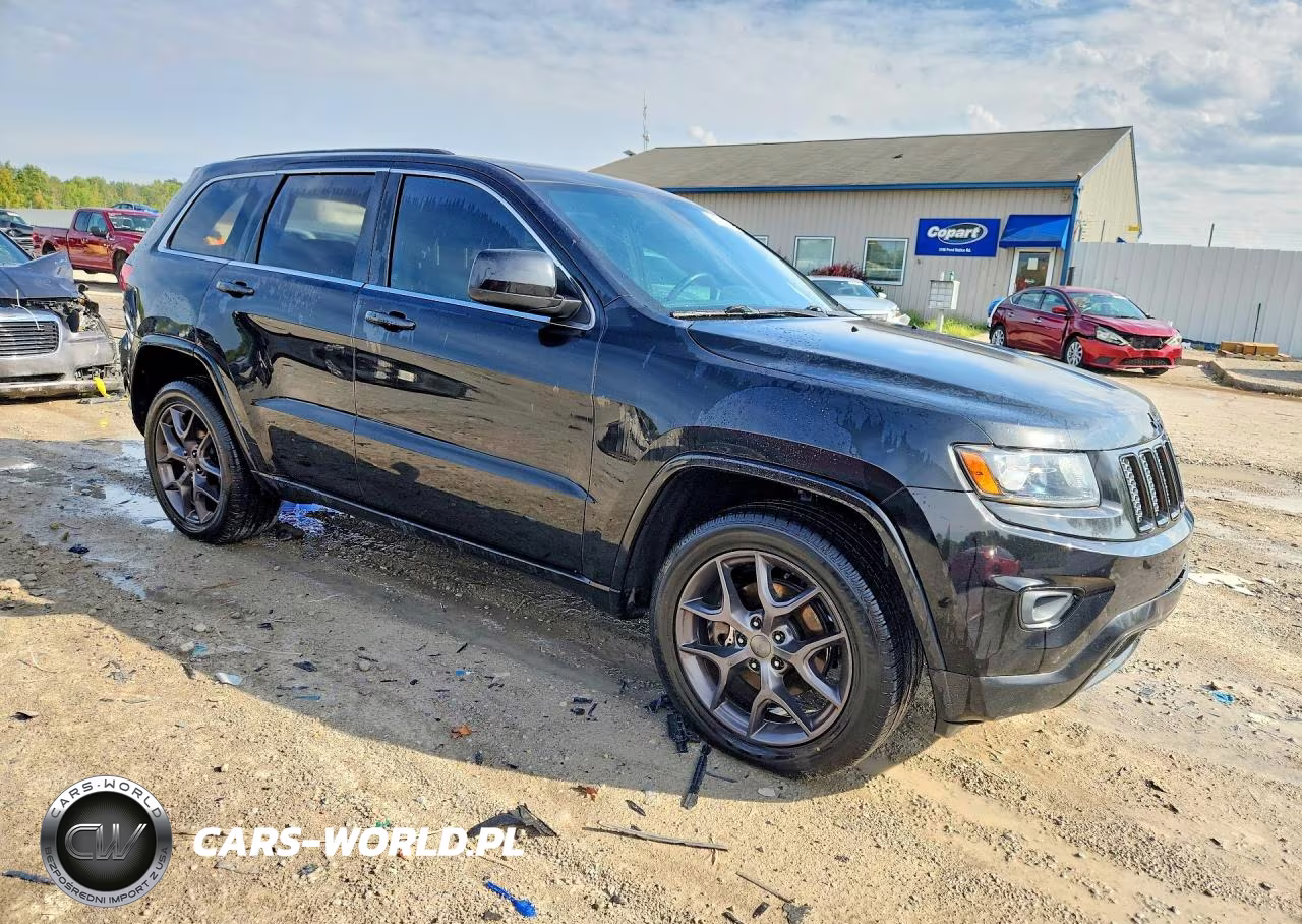 2014 Jeep Grand Cherokee Laredo VIN:1C4RJFAG5EC571590 - 4