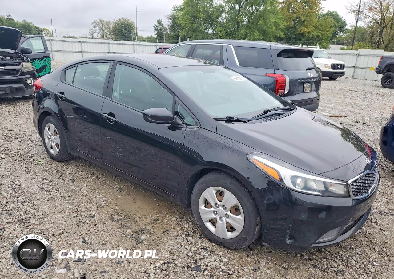 2018 Kia Forte Lx VIN:3KPFK4A75JE166563 - 4