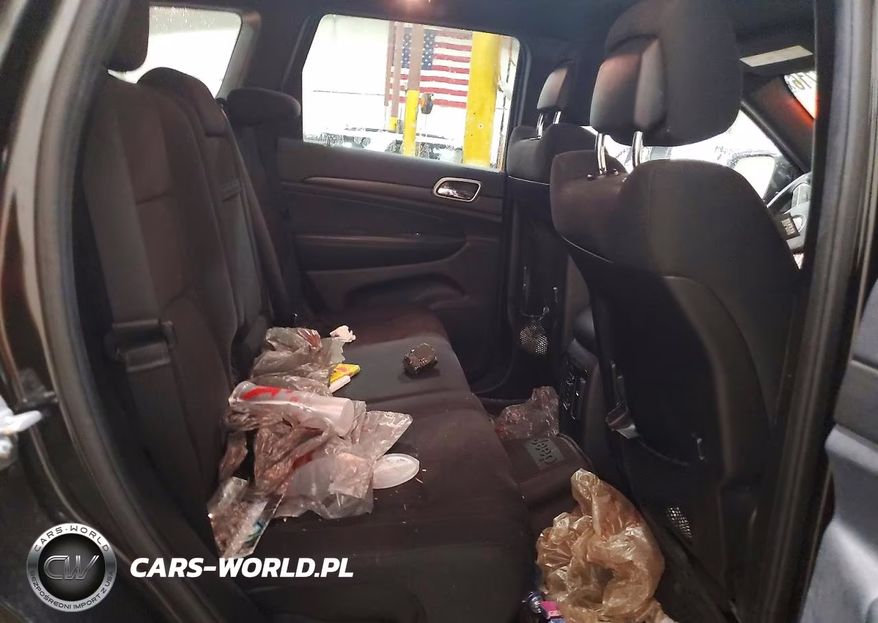 2015 Jeep Grand Cherokee Laredo VIN:1C4RJEAGXFC238801 - 11
