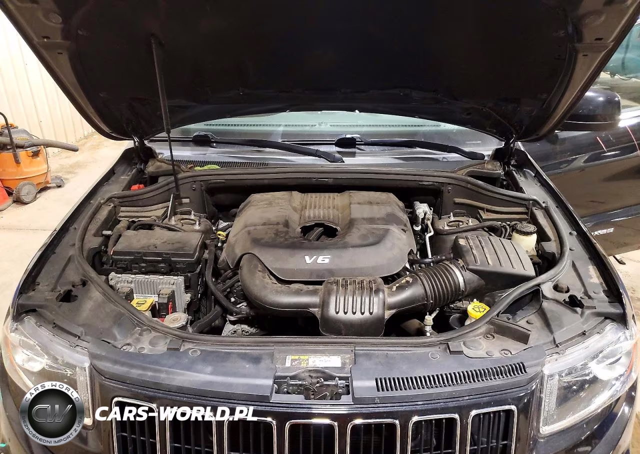 2015 Jeep Grand Cherokee Laredo VIN:1C4RJEAGXFC238801 - 12