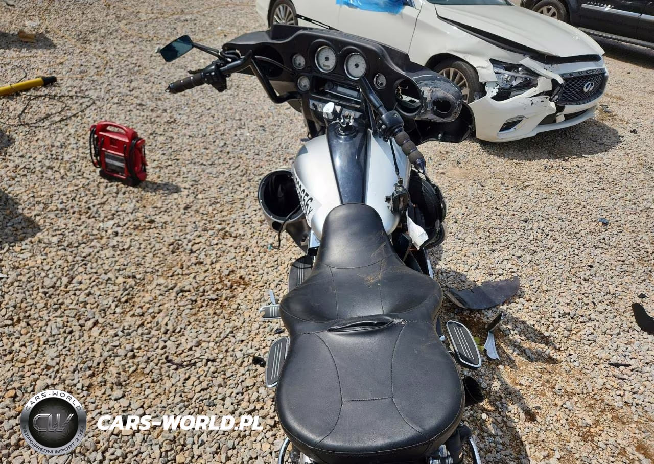 2011 Harley-Davidson Flhx VIN:1HD1KB418BB604737 - 6