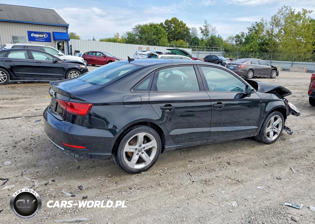 2018 Audi A3 Premium VIN:WAUAUHFF8J1067330 - 3