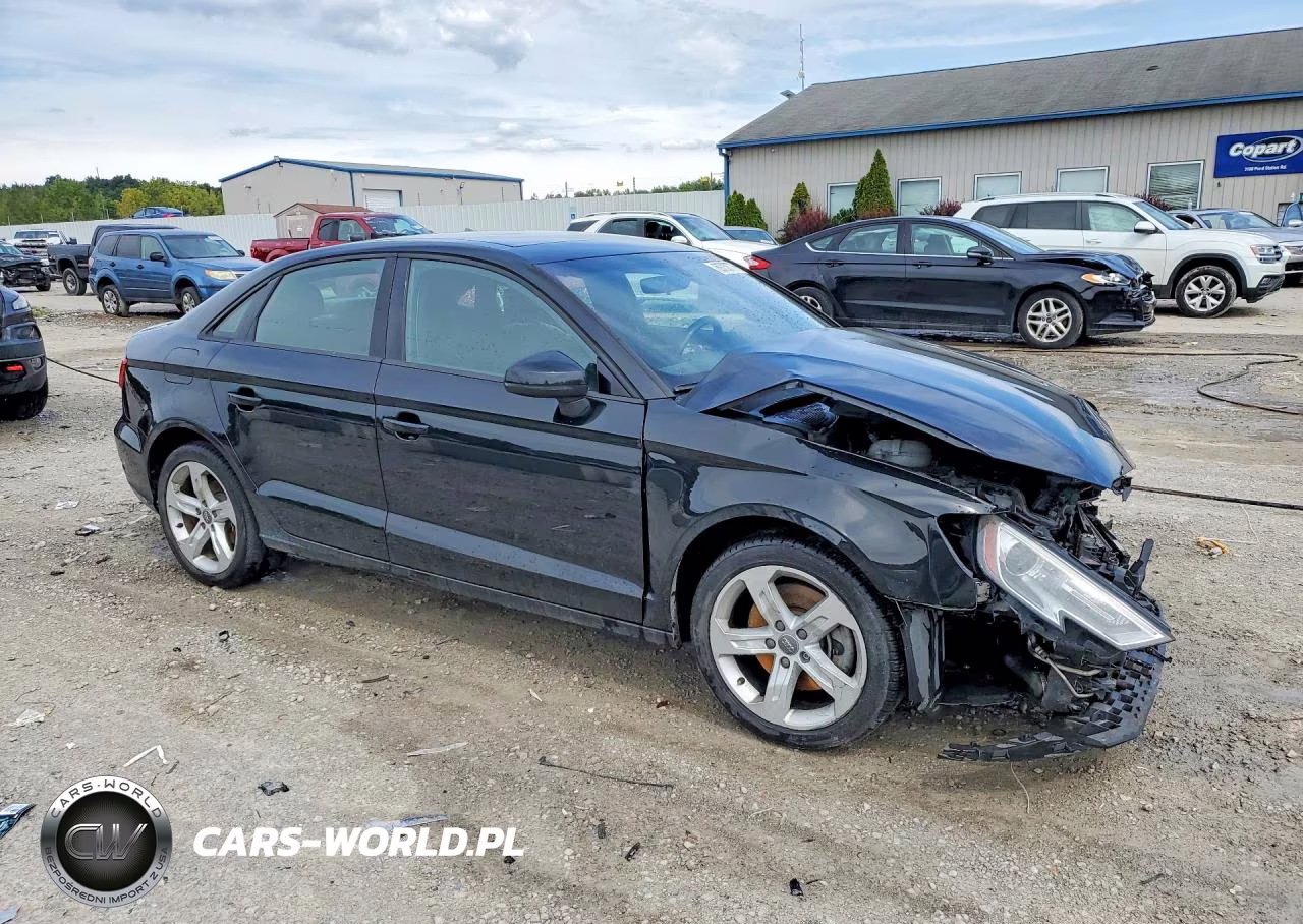 2018 Audi A3 Premium VIN:WAUAUHFF8J1067330 - 4