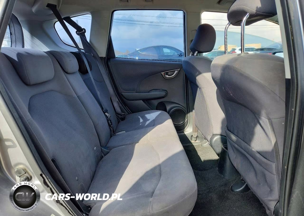 2010 Honda Fit VIN:JHMGE8H20AS007409 - 10