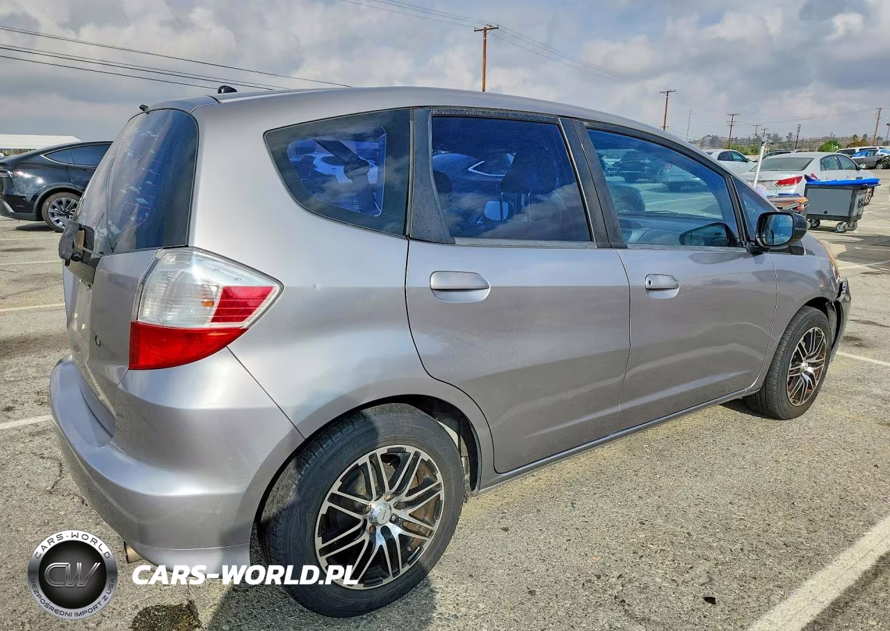 2010 Honda Fit VIN:JHMGE8H20AS007409 - 3
