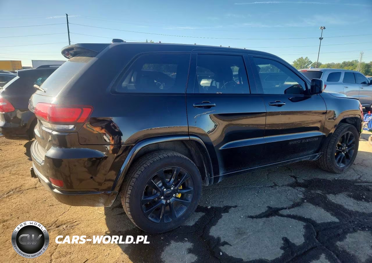 2018 Jeep Grand Cherokee Laredo VIN:1C4RJFAG9JC324468 - 3