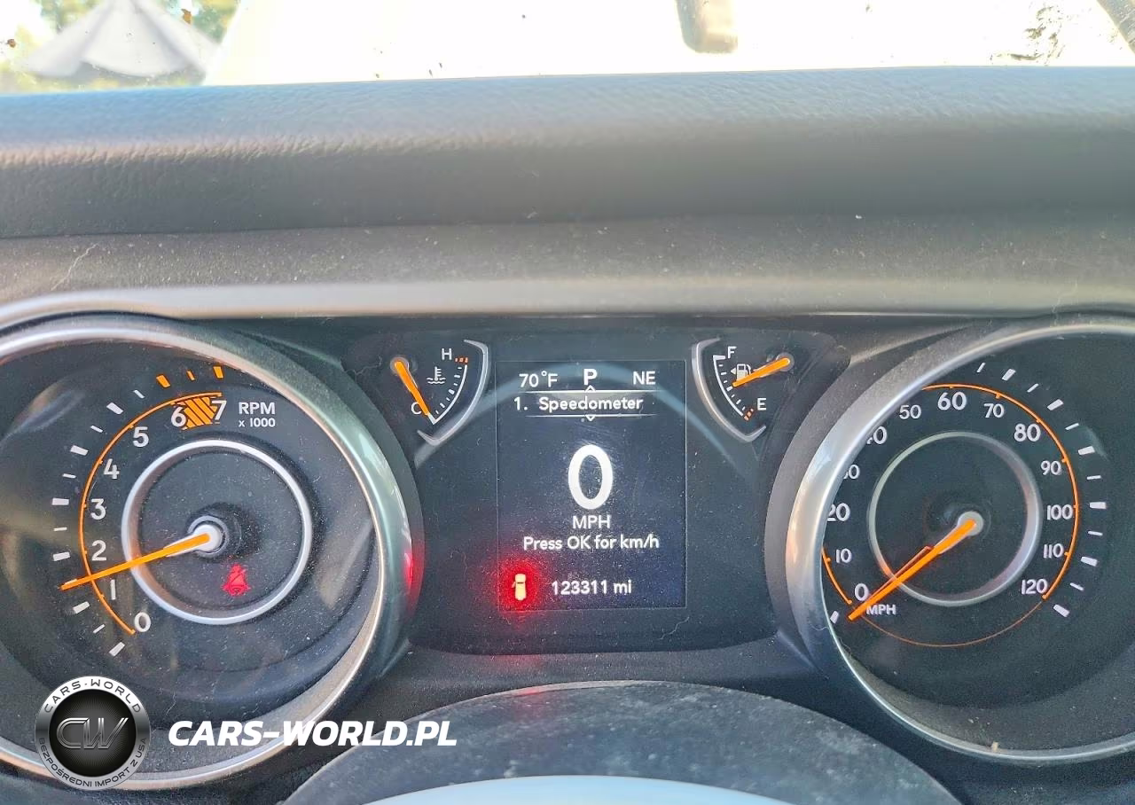 2018 Jeep Wrangler Unlimited Sport VIN:1C4HJXDN9JW192435 - 9