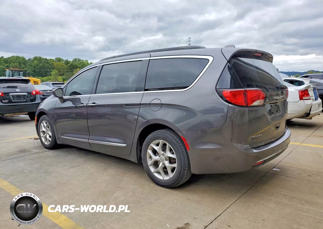 2017 Chrysler Pacifica Touring L VIN:2C4RC1BG5HR528343 - 2