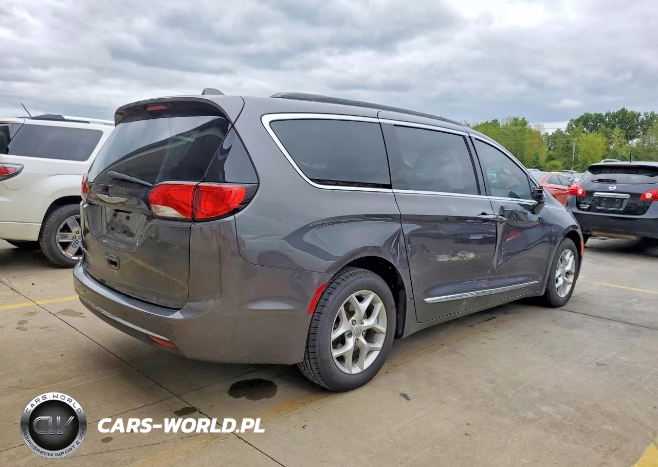 2017 Chrysler Pacifica Touring L VIN:2C4RC1BG5HR528343 - 3