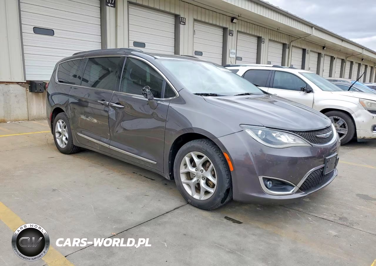 2017 Chrysler Pacifica Touring L VIN:2C4RC1BG5HR528343 - 4