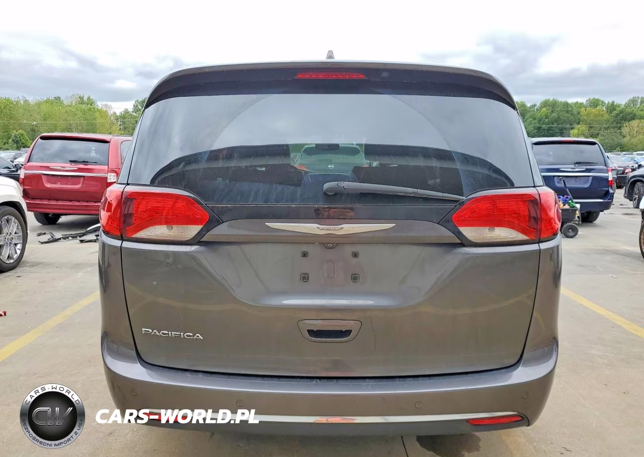 2017 Chrysler Pacifica Touring L VIN:2C4RC1BG5HR528343 - 6