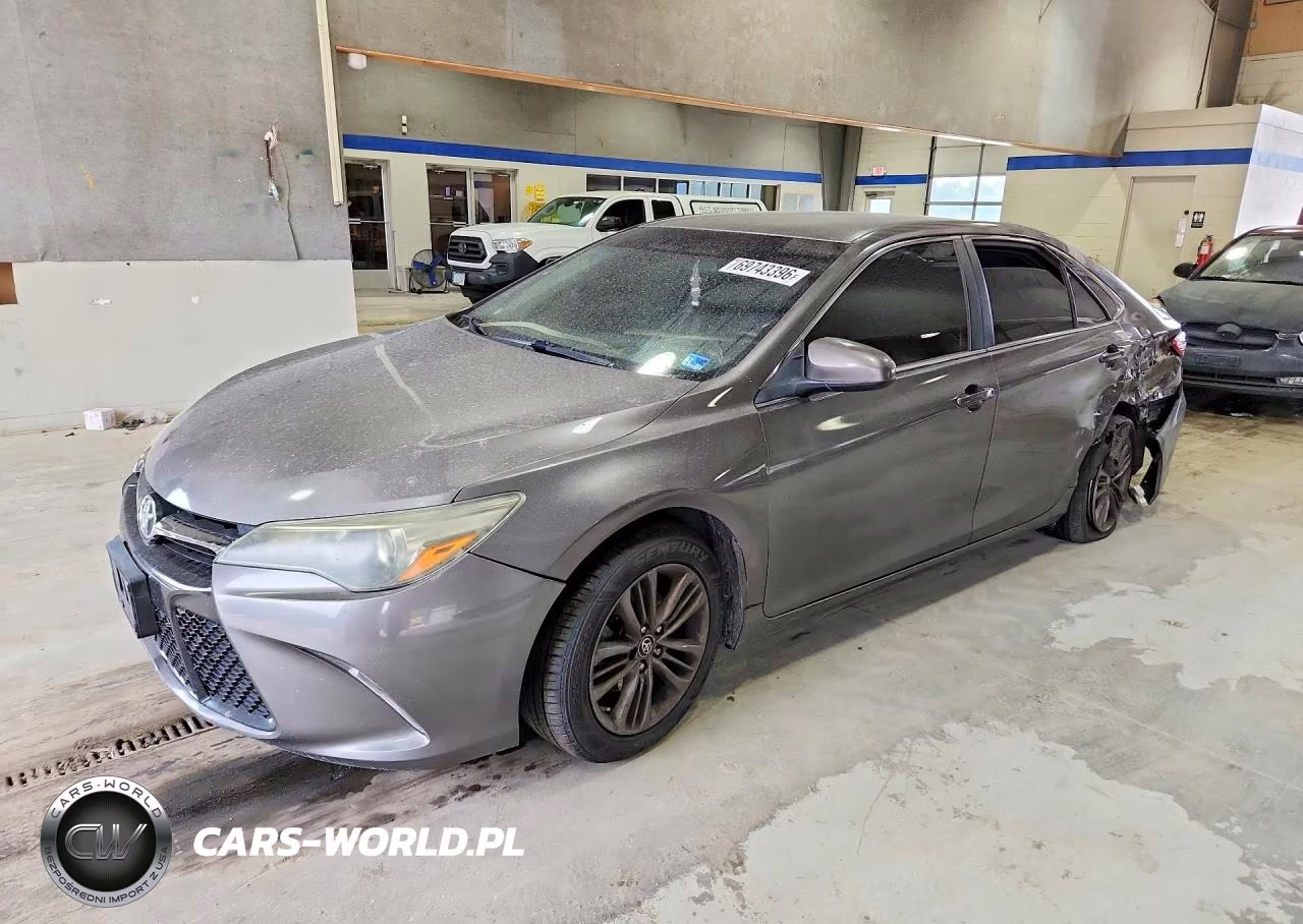 2015 Toyota Camry Le – zdjęcie 1 z 12