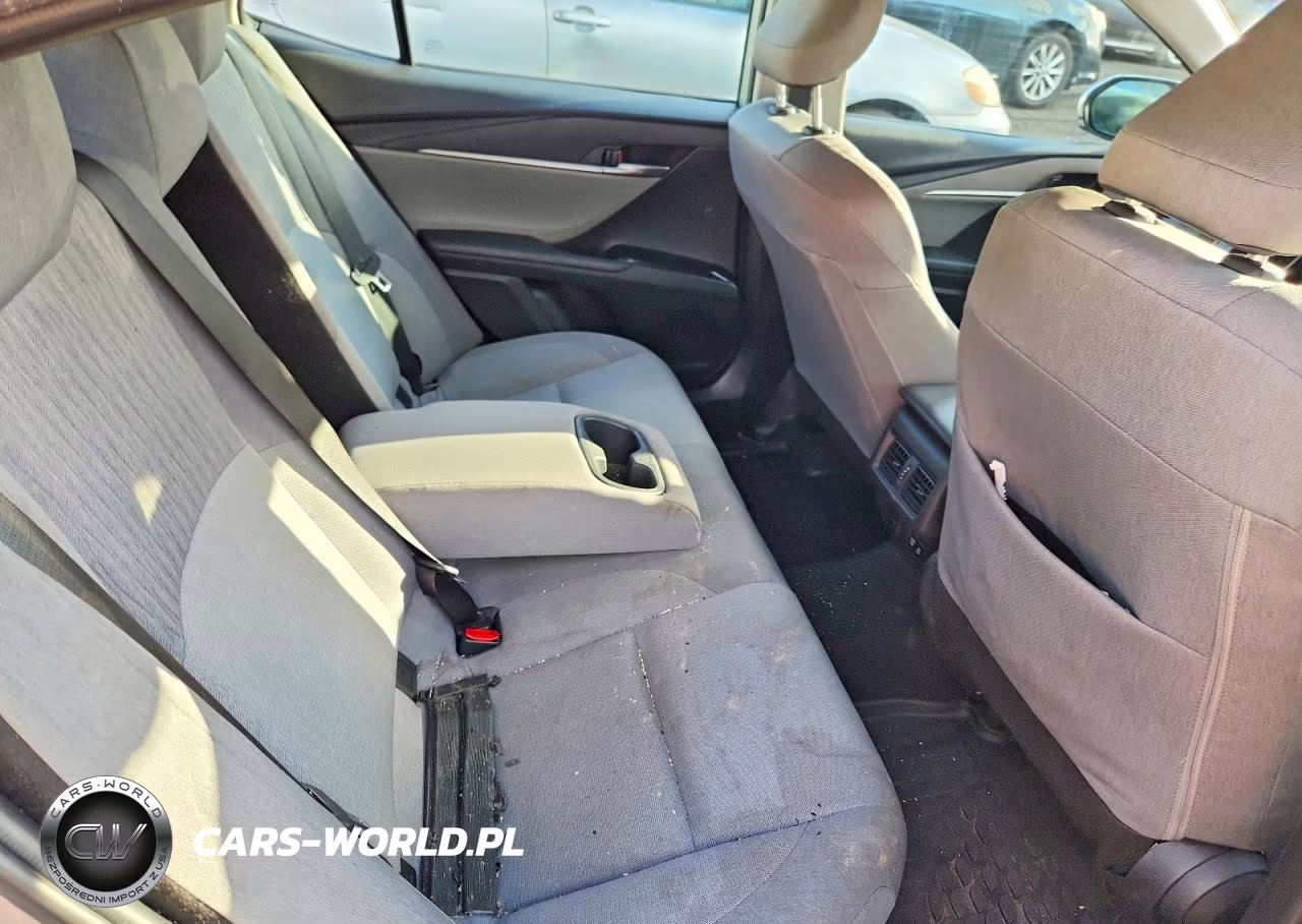 2026 Toyota Camry Le VIN:4T1DBADKXTU045131 - 10