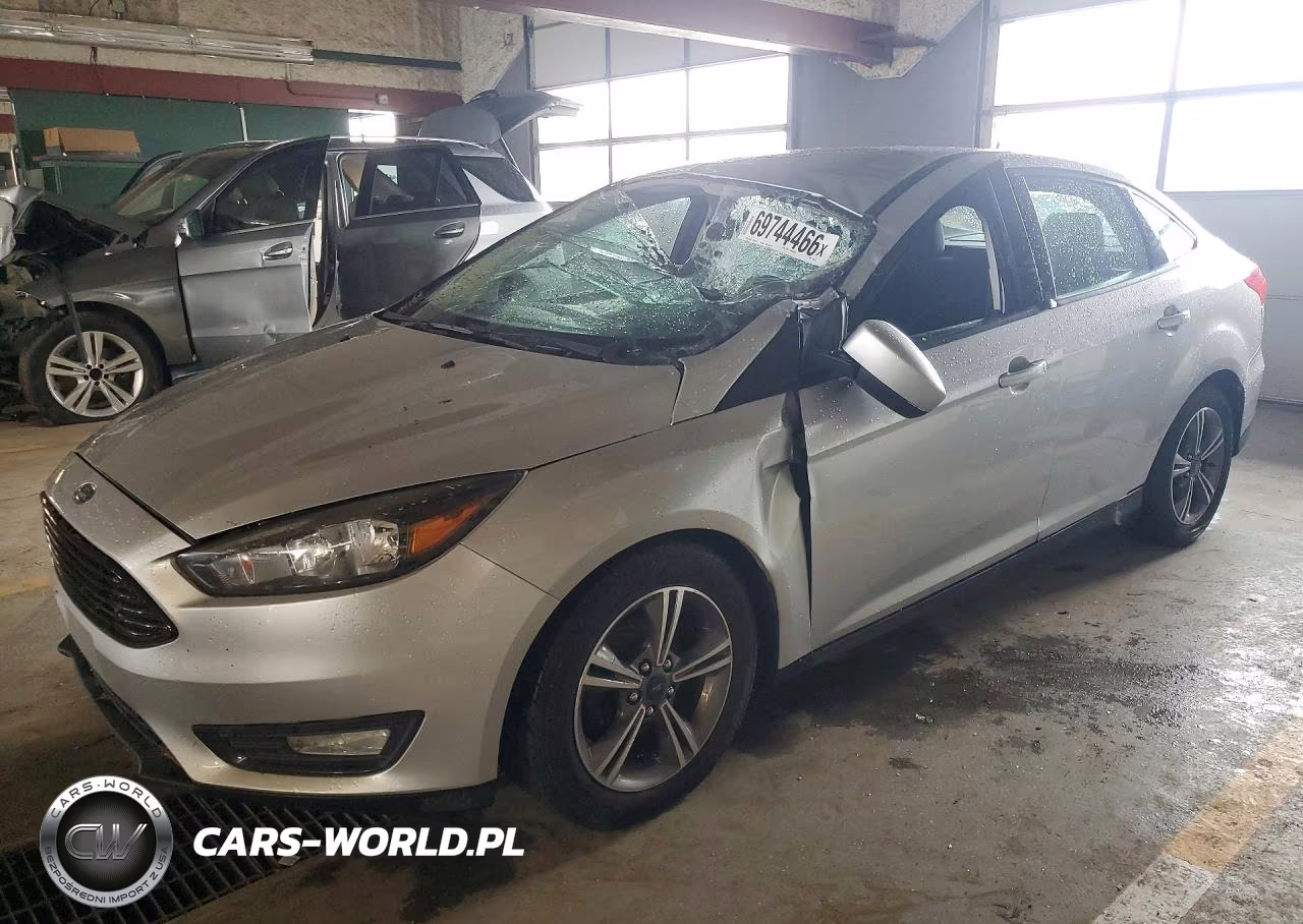 2018 Ford Focus Se VIN:1FADP3FE9JL283778 - 1