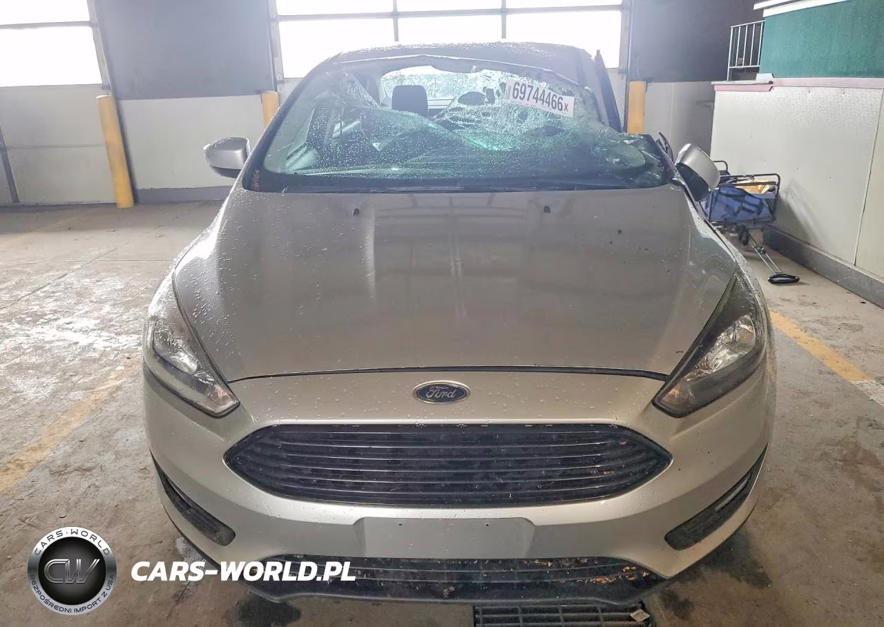 2018 Ford Focus Se VIN:1FADP3FE9JL283778 - 5