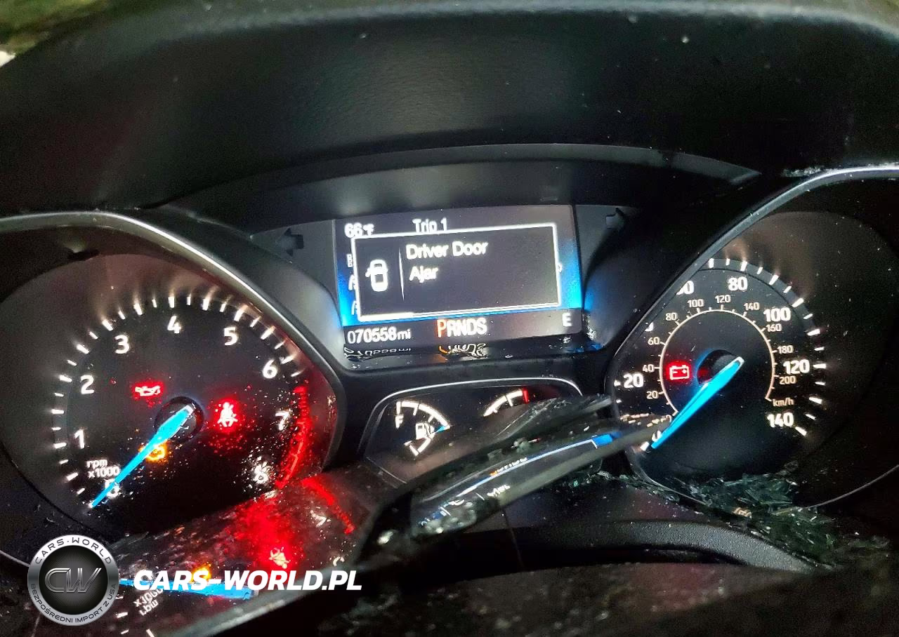 2018 Ford Focus Se VIN:1FADP3FE9JL283778 - 9