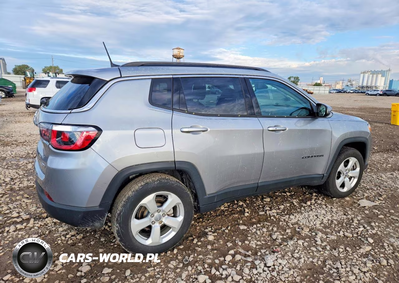 2018 Jeep Compass Latitude VIN:3C4NJCBB3JT502251 - 3
