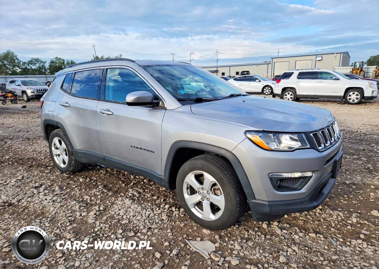 2018 Jeep Compass Latitude VIN:3C4NJCBB3JT502251 - 4