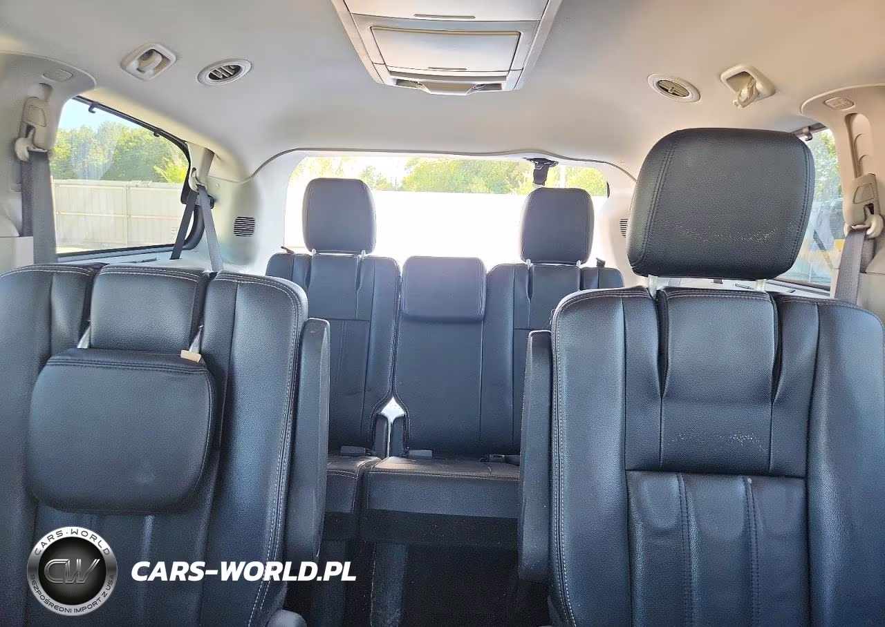 2016 Chrysler Town & Country Touring VIN:2C4RC1BG8GR112141 - 10