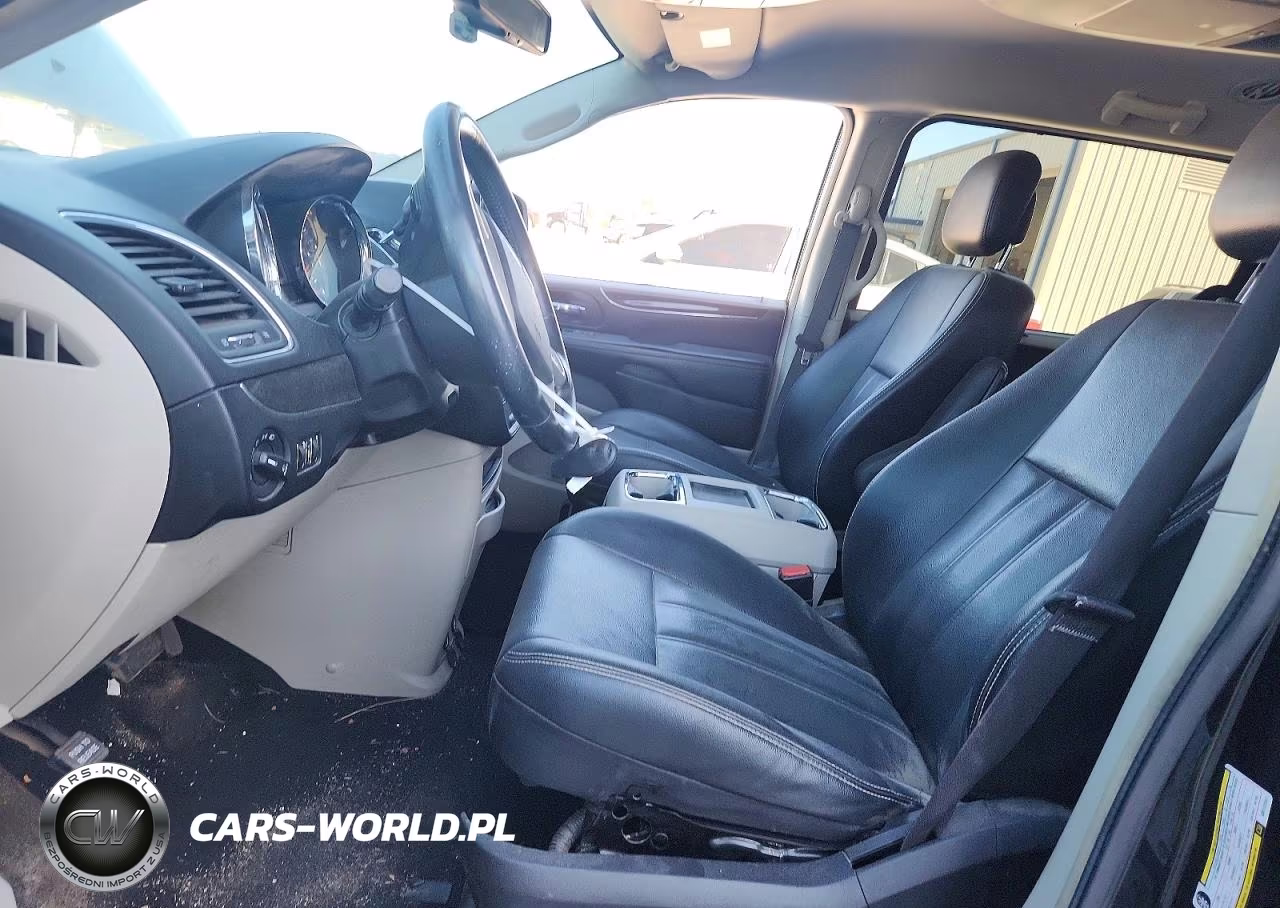 2016 Chrysler Town & Country Touring VIN:2C4RC1BG8GR112141 - 7