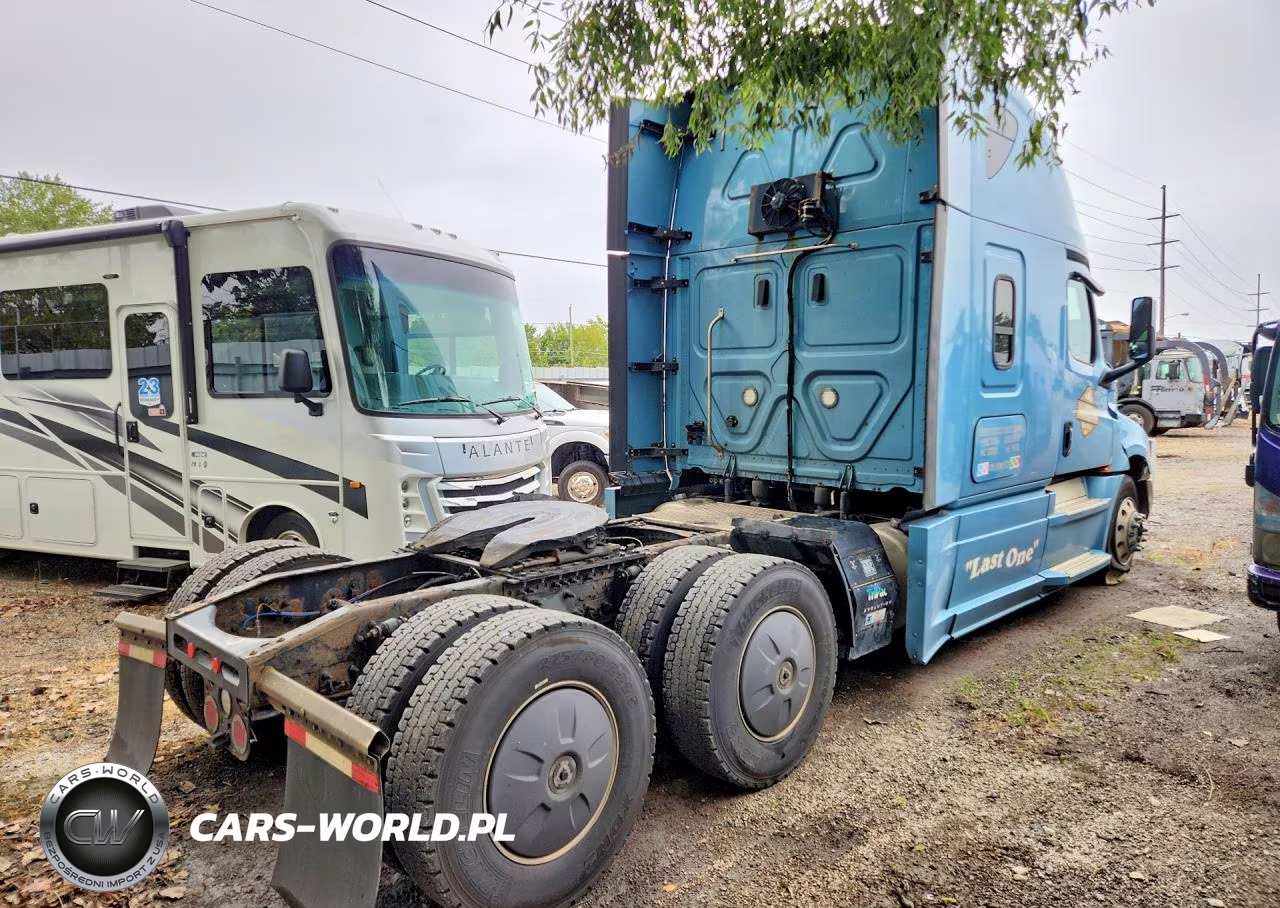 2018 Freightliner Cascadia 126 Semi Truck VIN:3AKJHHDRXJSJW2557 - 3