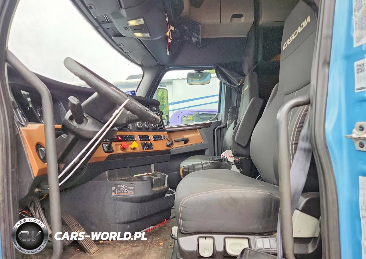 2018 Freightliner Cascadia 126 Semi Truck VIN:3AKJHHDRXJSJW2557 - 7