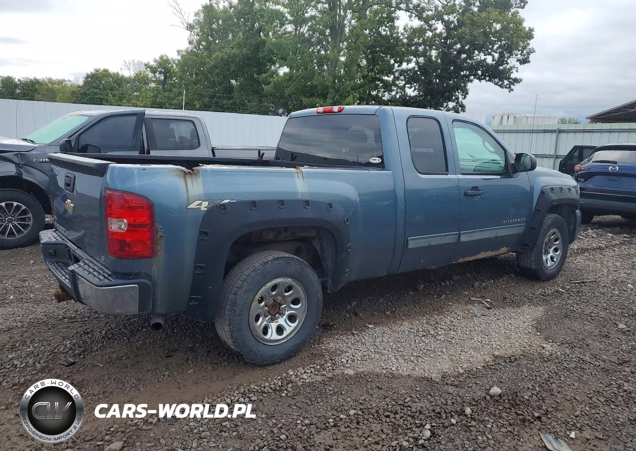2011 Chevrolet Silverado K1500 Ls VIN:1GCRKREA3BZ391618 - 3