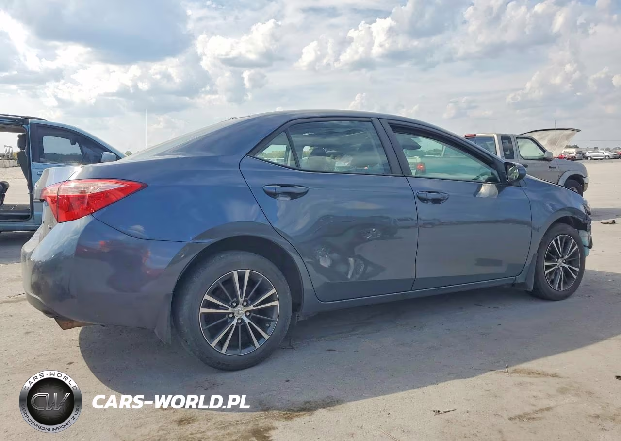 2018 Toyota Corolla Le VIN:2T1BURHE8JC046622 - 3