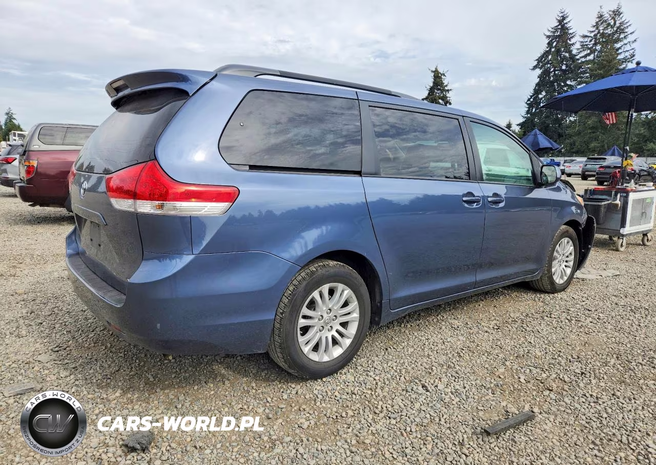 2014 Toyota Sienna Xle 8-Passenger VIN:5TDYK3DC1ES518075 - 3