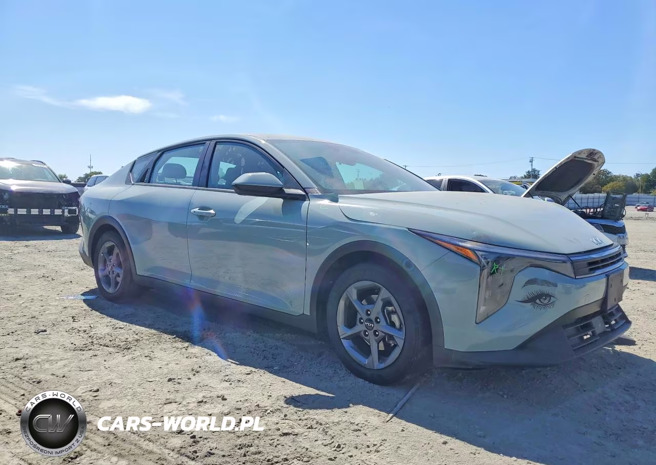 2025 Kia K4 Lxs VIN:3KPFT4DE5SE040745 - 4
