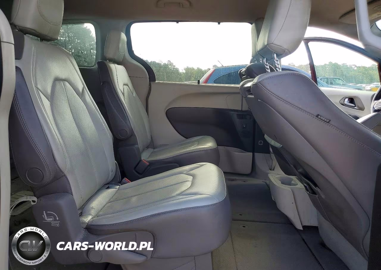 2017 Chrysler Pacifica Touring L Plus VIN:2C4RC1EGXHR614369 - 11
