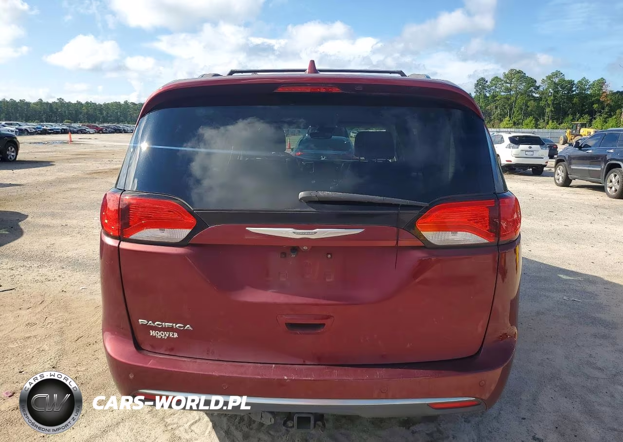 2017 Chrysler Pacifica Touring L Plus VIN:2C4RC1EGXHR614369 - 6