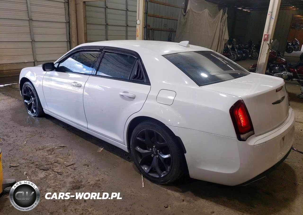 2022 Chrysler 300 Touring VIN:2C3CCAAG1NH205372 - 2