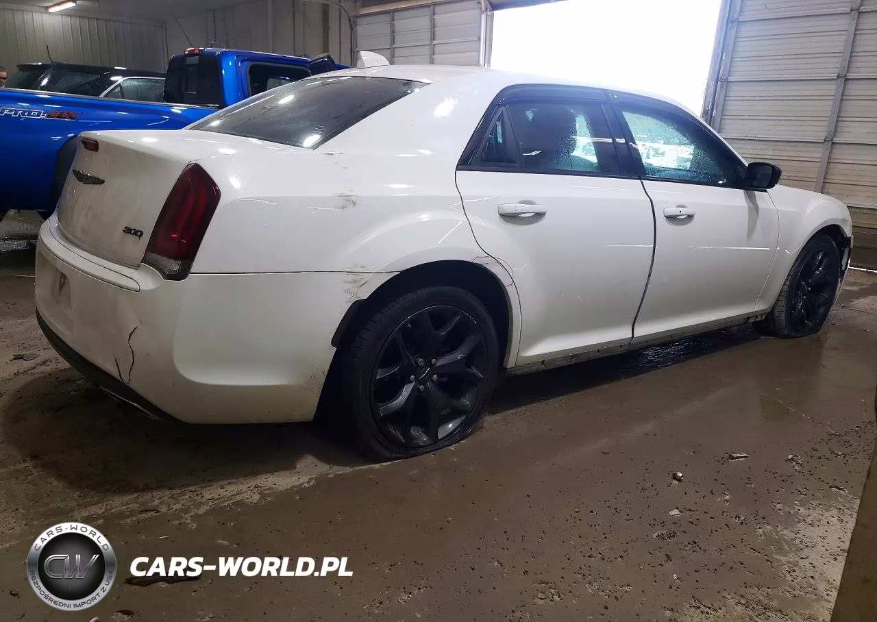 2022 Chrysler 300 Touring VIN:2C3CCAAG1NH205372 - 3