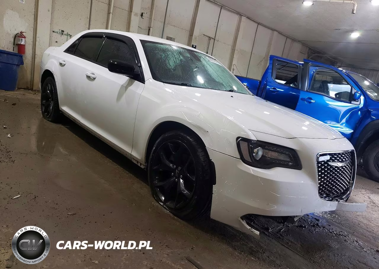 2022 Chrysler 300 Touring VIN:2C3CCAAG1NH205372 - 4